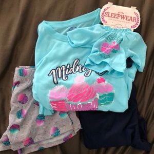 SLEEPING WEAR 3 PEICE SET w/ matching doll gown